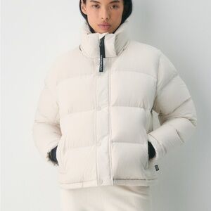 Aritzia Super puff shorty Cream Puffer Jackets